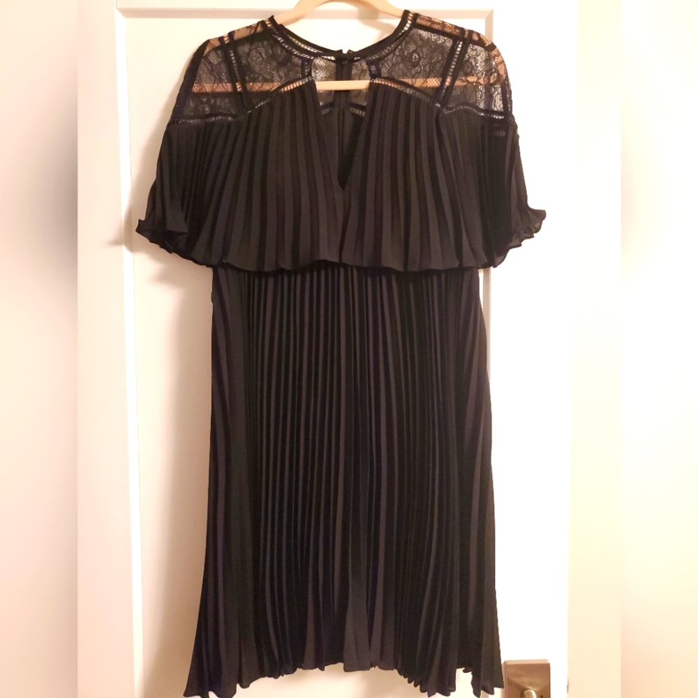 NWOT Gianni Bini Black Lace and crushed Chifon dress, Size 4
